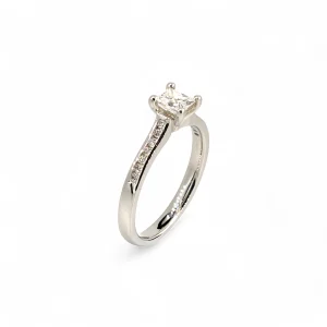Platinum Vintage Inspired Diamond Shoulder Set Ring