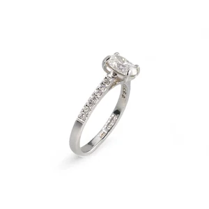 Platinum Oval cut luxury diamond shoulders