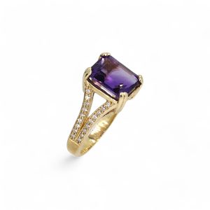 9ct yellow gold amethyst and diamond ring