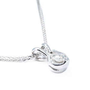 18ct white gold rub over 0.15ct pendant