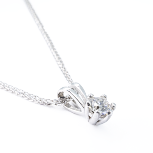 18ct white gold six claw set pendant