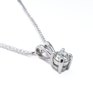 9ct white gold 0.25ct four claw set pendant