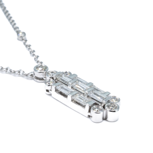 18ct white gold special design pendant