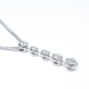 18ct white gold drop design pendant