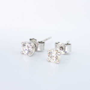 18ct white gold 0.30ct diamond studs