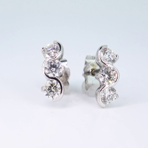 18ct white gold three stone wave design