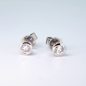 18ct white gold 0.40ct rub over diamond earrings.