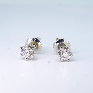 18ct white gold 0.51ct 6 claw setting