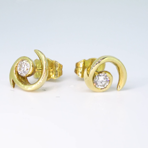18ct yellow gold swirl design earrings