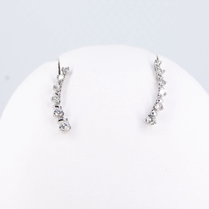 18ct white gold 0.24ct drop earrings