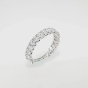 Lab grown oval diamond band